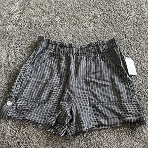 Striped shorts with pockets